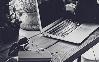 江南体育APP-被隔离挪威国脚走上阳台 和楼下队友共同庆祝冠军