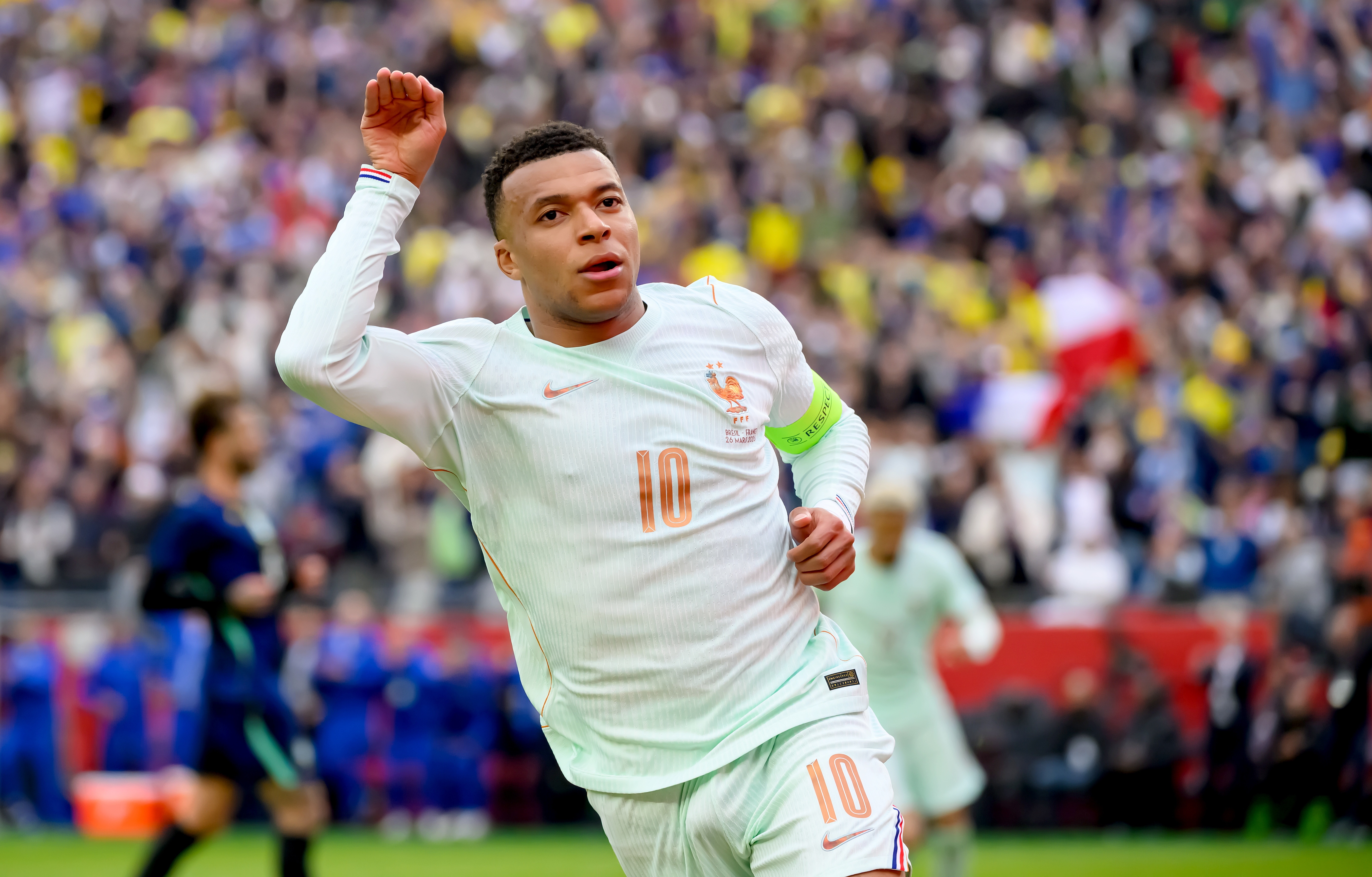 江南-目标双冠！姆巴佩：有人担心我坐等世界杯；C罗在皇马都曾遭批评